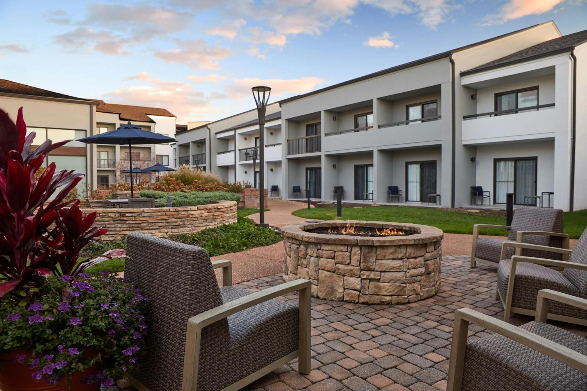 Courtyard St. Louis Creve Coeur Otel Dış mekan fotoğraf