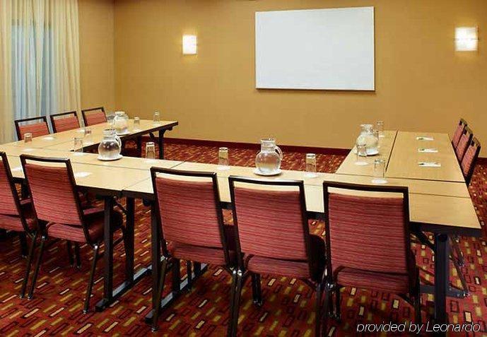 Courtyard St. Louis Creve Coeur Otel Konforlar fotoğraf