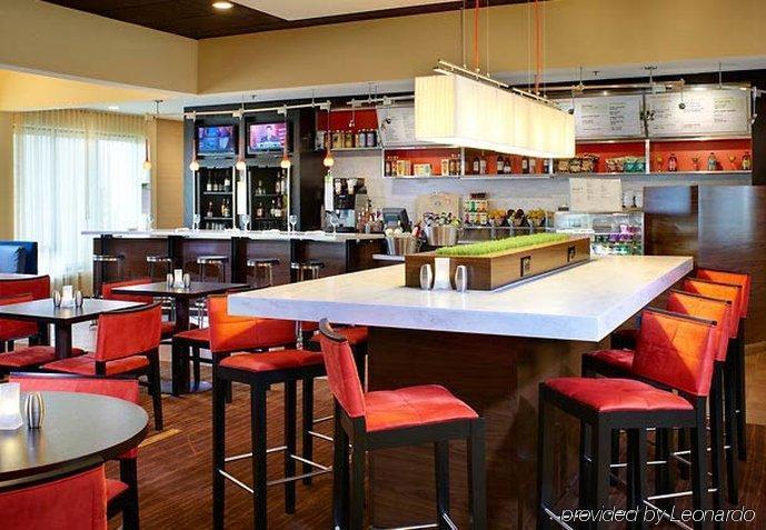 Courtyard St. Louis Creve Coeur Otel Restoran fotoğraf