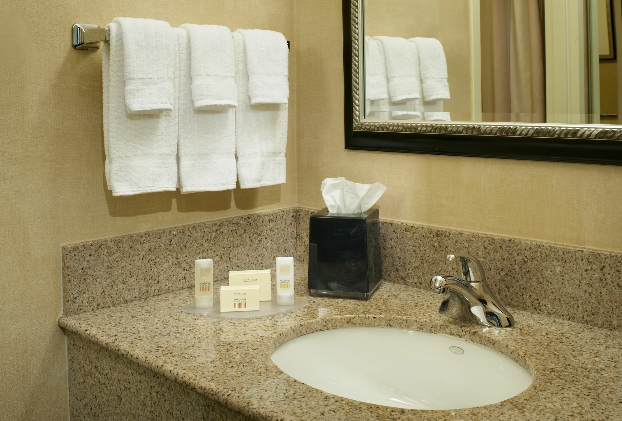 Courtyard St. Louis Creve Coeur Otel Oda fotoğraf